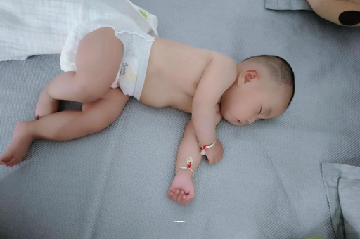 荣成几个月宝宝会抬头